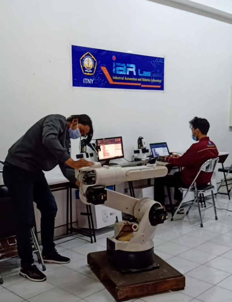 Fakultas Vokasi ITNY Mendapatkan Bantuan Robot Industri dari CV Berkah Abadi Jakarta